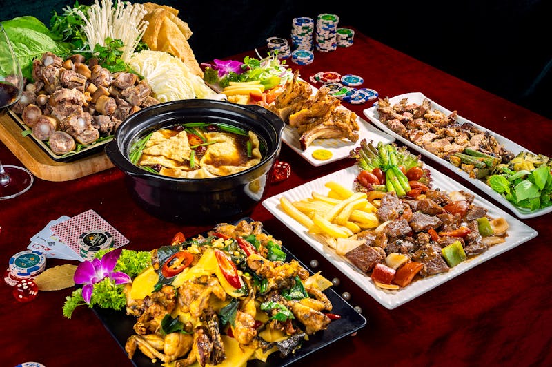 Family Feast Combo 30 wings four sides and drinks for four